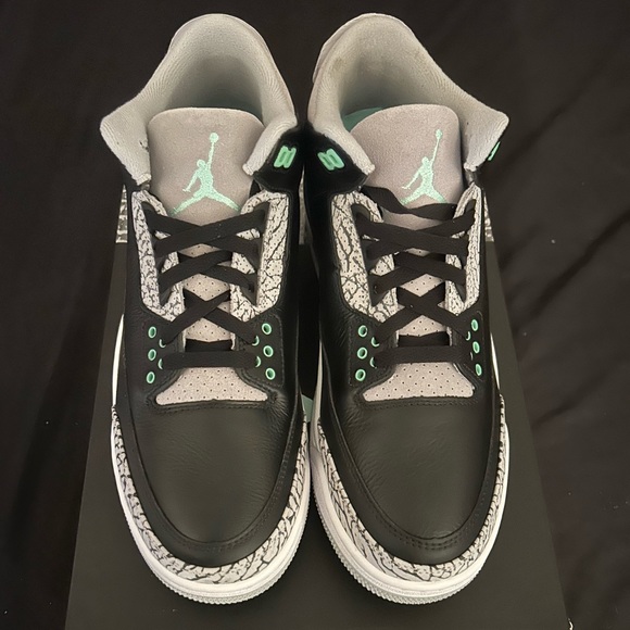 Air Jordan 3 Green glow brand new